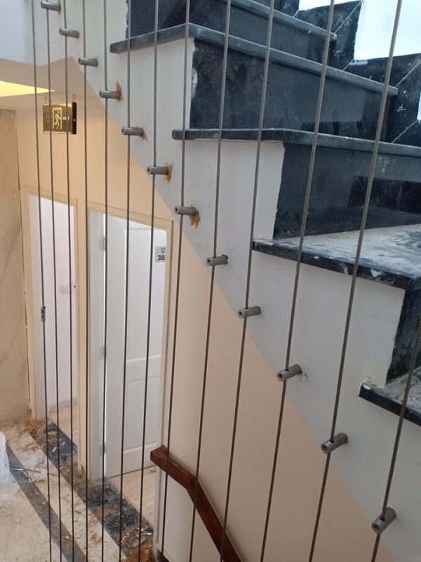 Lưới an toàn bảo vệ cầu thang là gì?